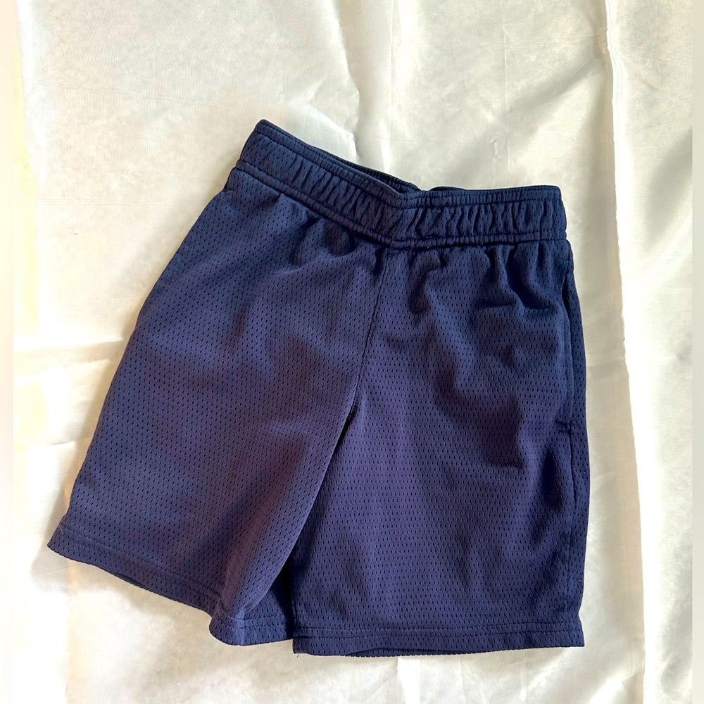 👦 boy bundle 5/$10
 Champion Boy’s Blue Basketball shorts - Size XS 4-5
